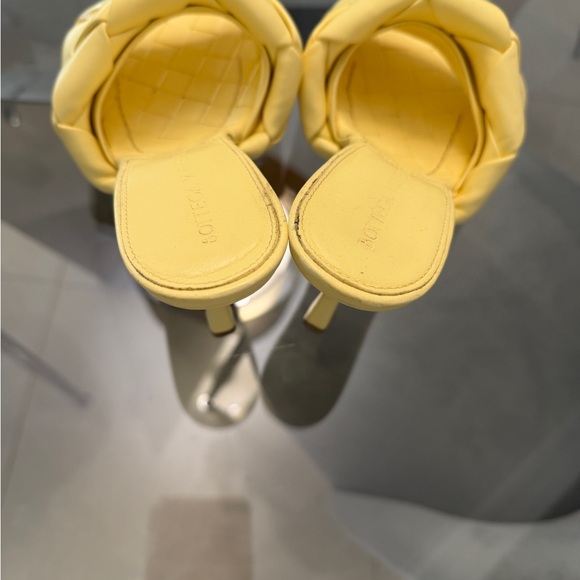 🔥 Authentic Bottega Veneta Yellow Woven Heels — Size 36 (US 5–5.5) 🔥 - Picture 3 of 4